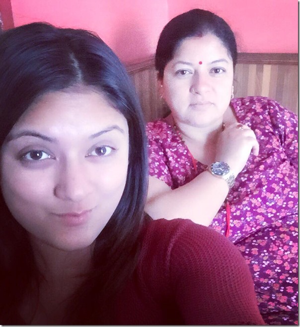 barsha raut with mother